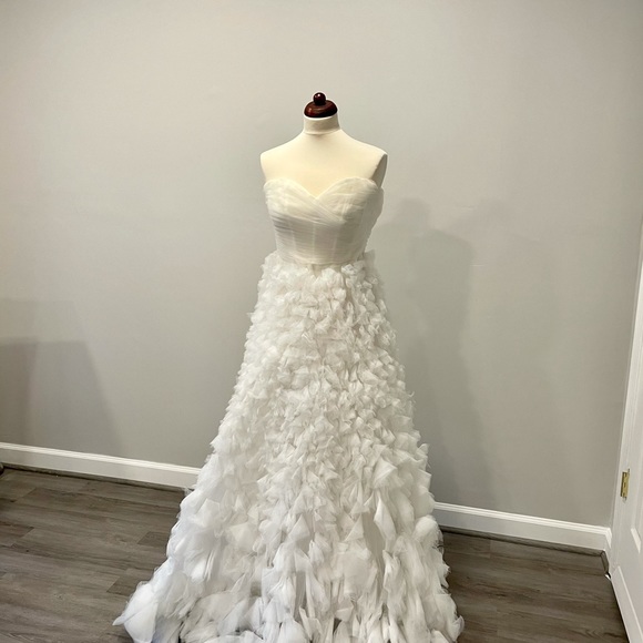 Monique lhuillier wedding dresses - Picture 3 of 4